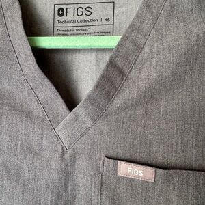 Figs scrub top